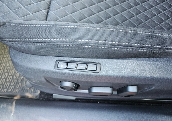 Skoda Superb cena 84000 przebieg: 121800, rok produkcji 2017 z Wrocław małe 172